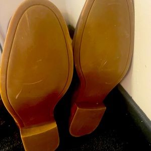 Woman Authentic Frye boots like new worn a few times brown in color